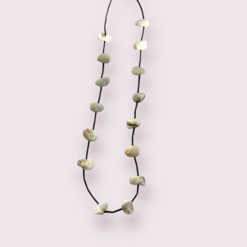 Mango Long Shell Necklace - Picture 2 of 4